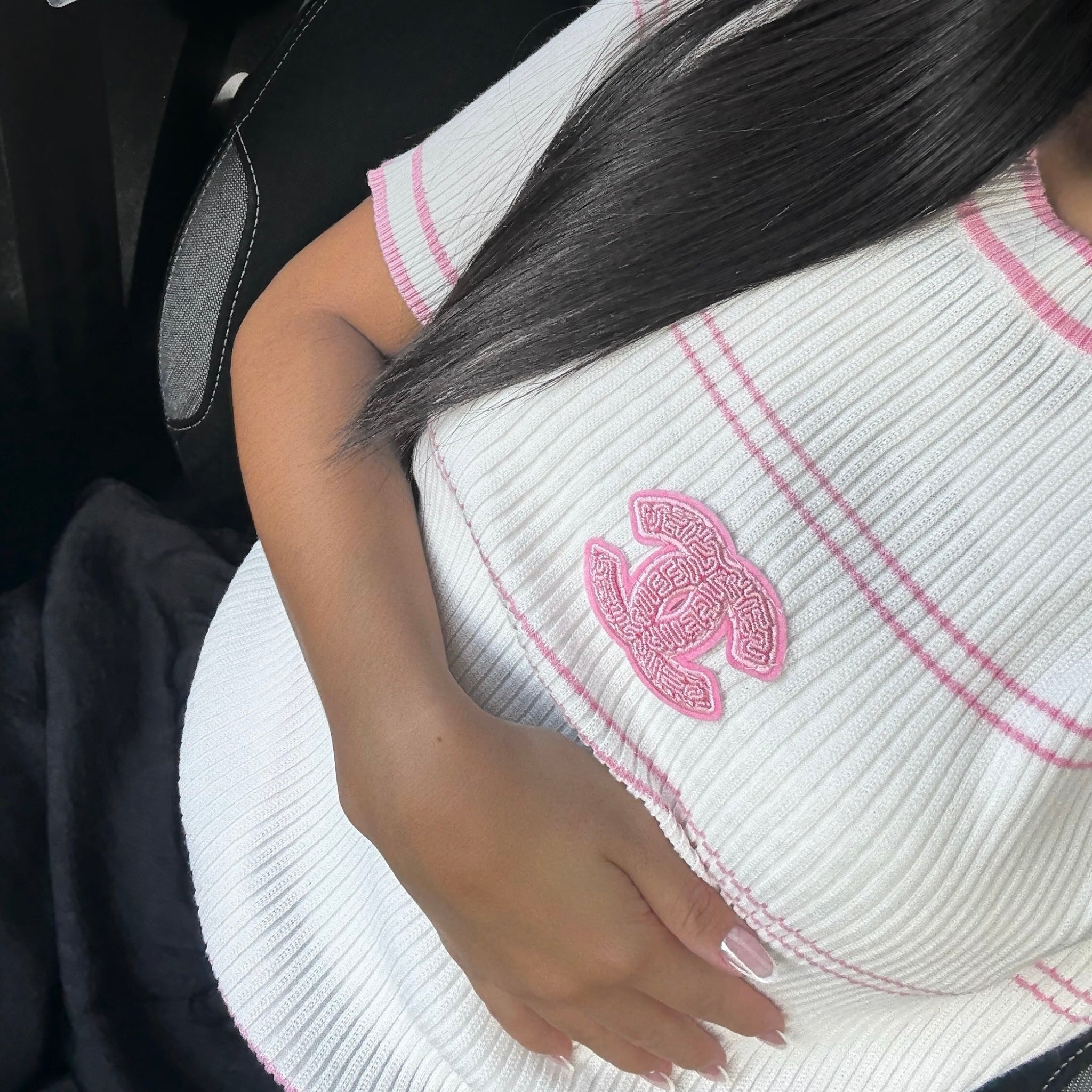 T-SHIRT BLANC ET ROSE EN MAILLE EXTENSIBLE