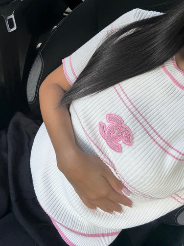 T-SHIRT BLANC ET ROSE EN MAILLE EXTENSIBLE