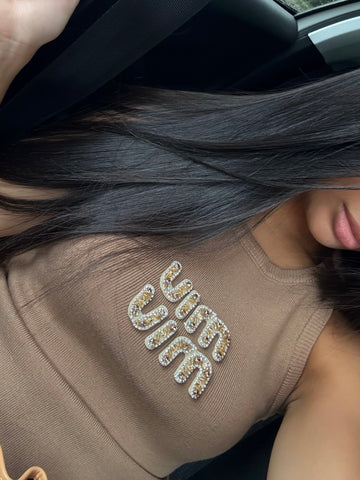 TOP MARRON COTELÉ AVEC LOGO BRODÉ